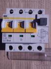 Фотография автоматического выключателя дифференциального тока АВДТ34 на рабочий ток 25 ампер и дифференциальный ток 30мА производства холдинга ИЭК