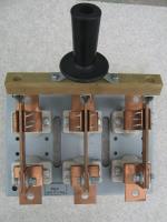 Фотография выключателя-разъединителя РЦ-1 на номинальный ток 100 ампер с центральным приводом