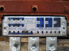 Фотография блока управления полупроводниковым расцепителем автоматического выключателя ВА 55-41